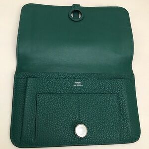 Green wallet, new without tag